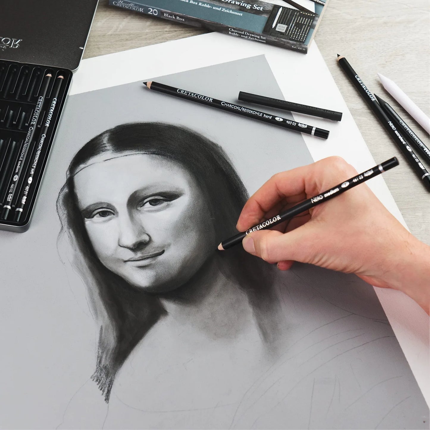 ESTUCHE CRETACOLOR CON LAPICES Y MATERIAL PARA ARTISTA DE CARBON Y DIBUJO BLACK BOX EST.MET. CX25 ECC040030
