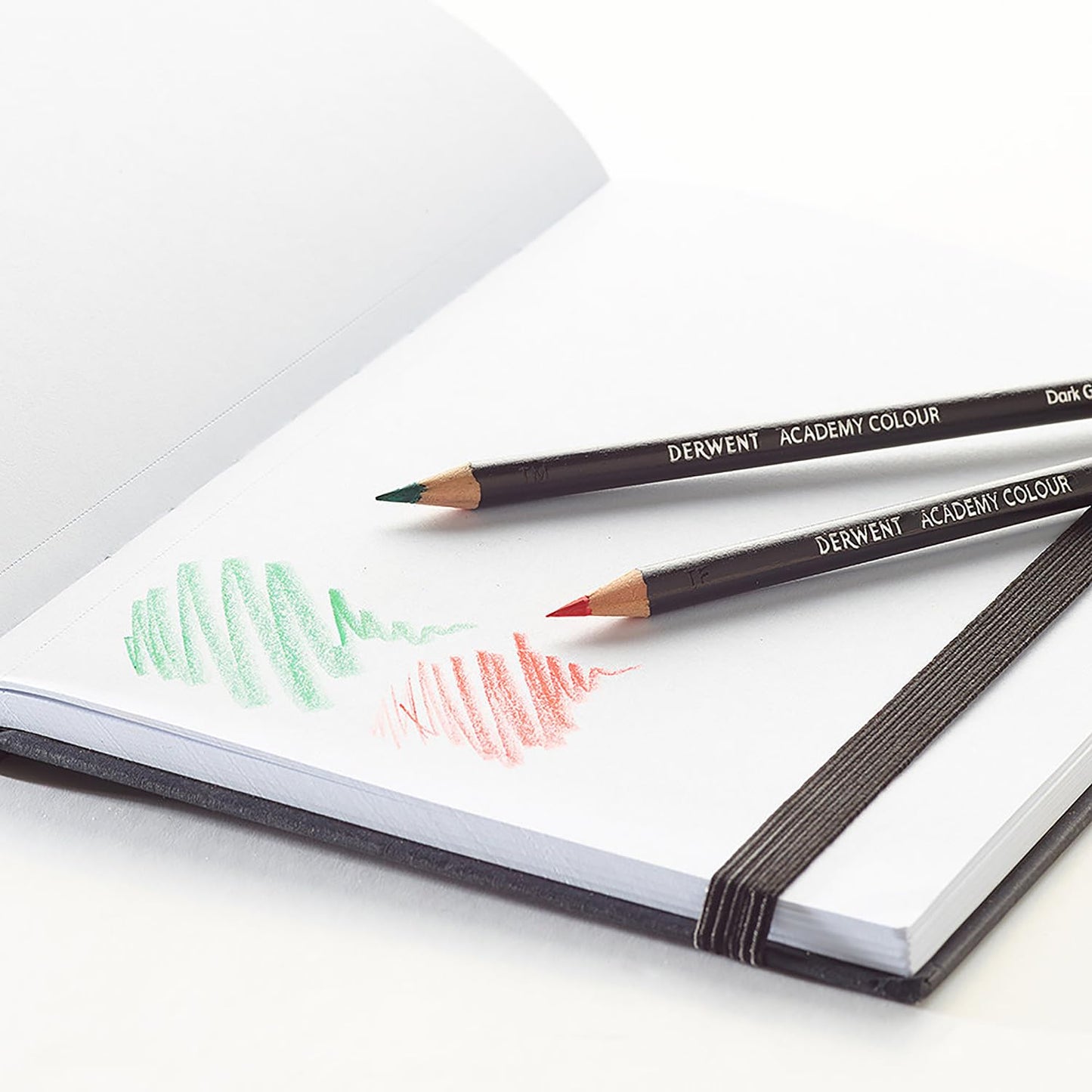 LAPICES DE COLORES DERWENT ACADEMY CAJA METALICA X24 23648